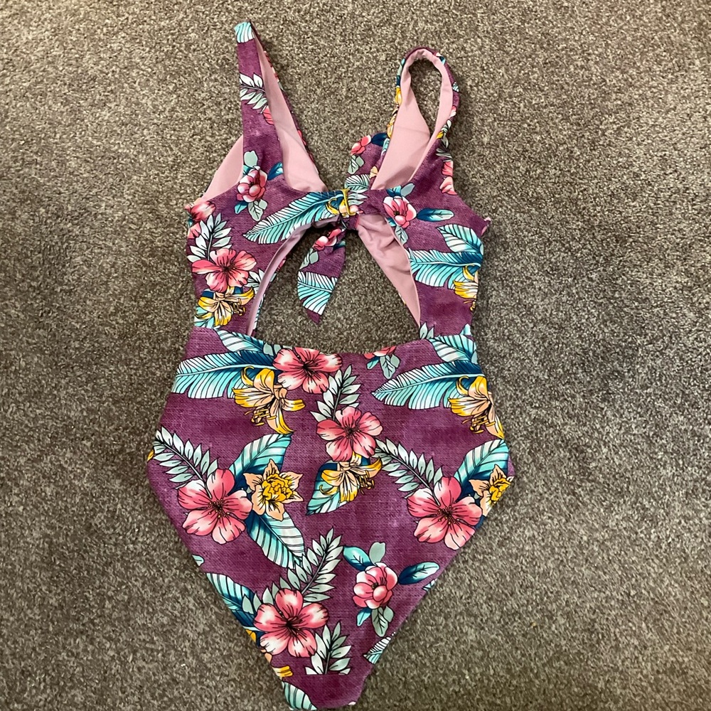 Swimsuit - Picture 4 of 4